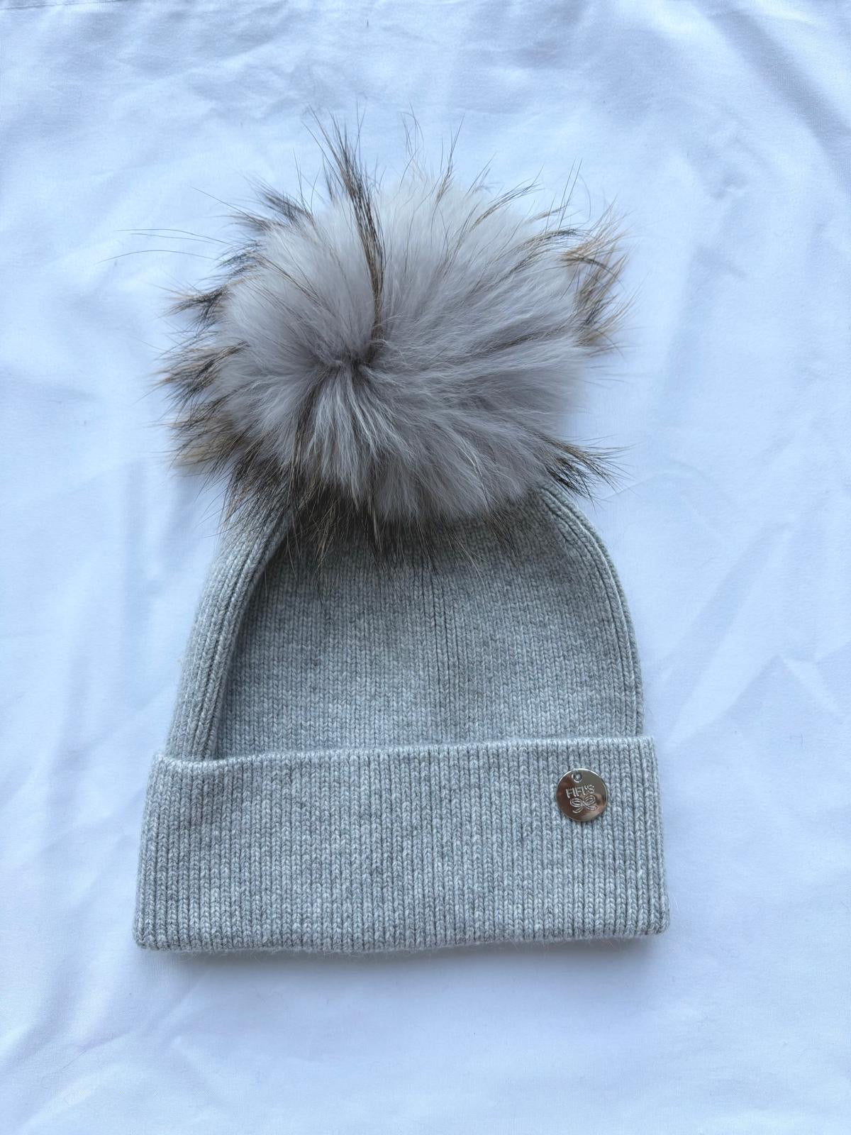 Adult - fine knit pom pom - light grey