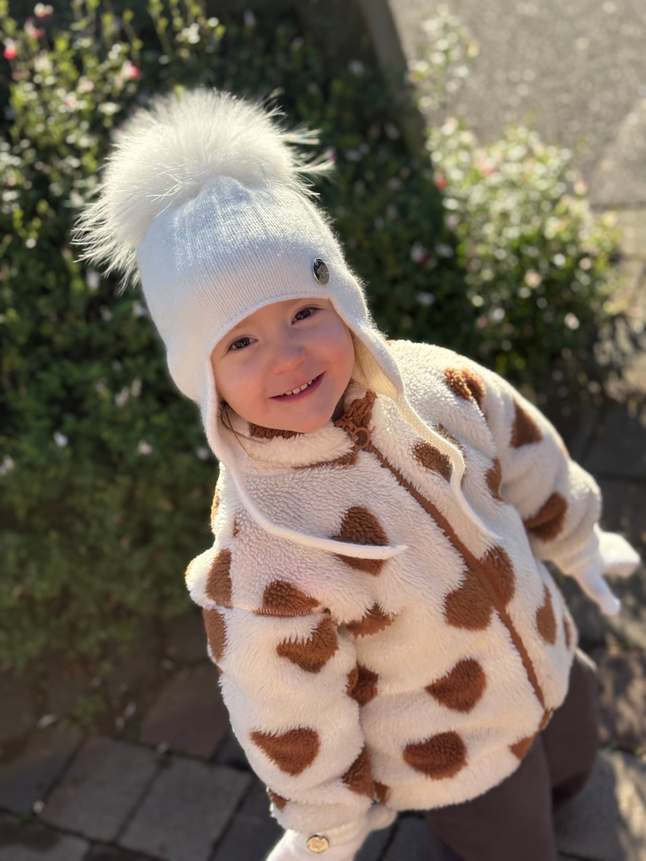 Children’s bonnet and mitten set - white