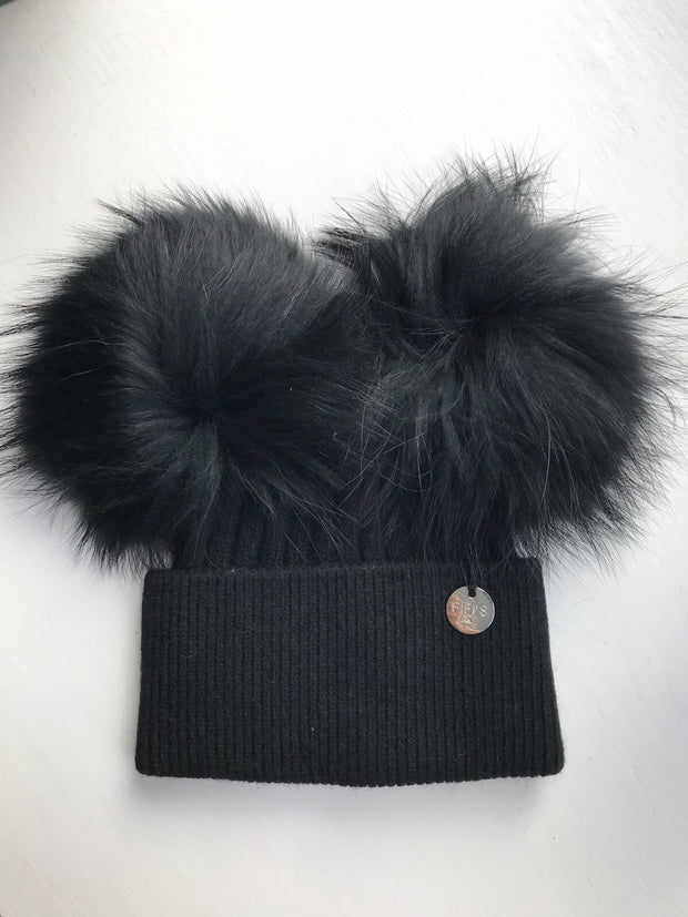 Cashmere double - Black with matching pom