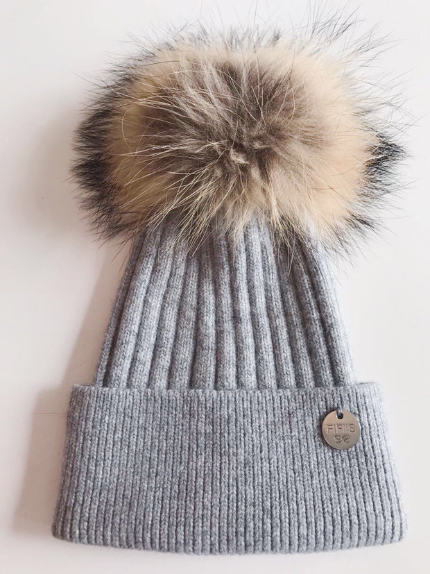 Cashmere single - Light grey with natural pom