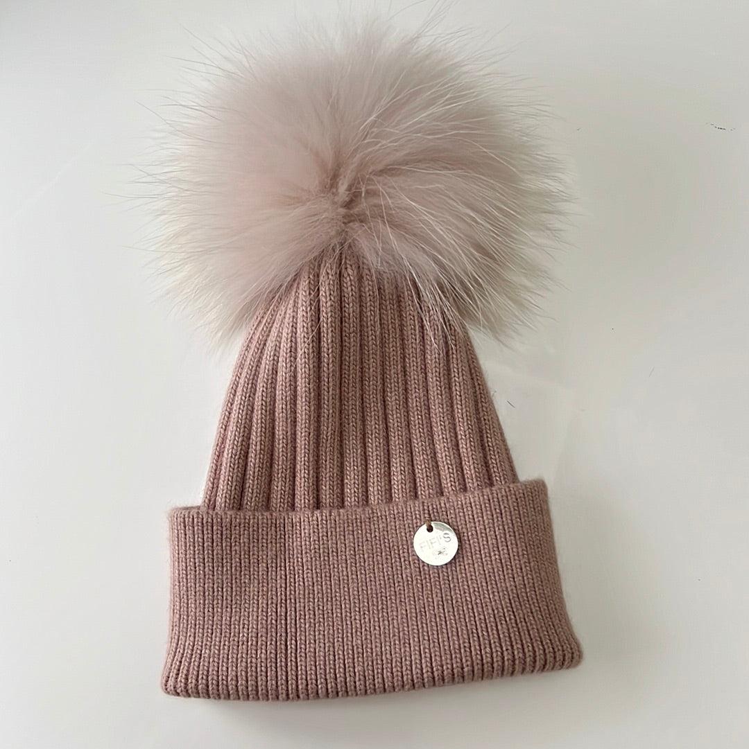 Cashmere single - Dusky pink with natural pom