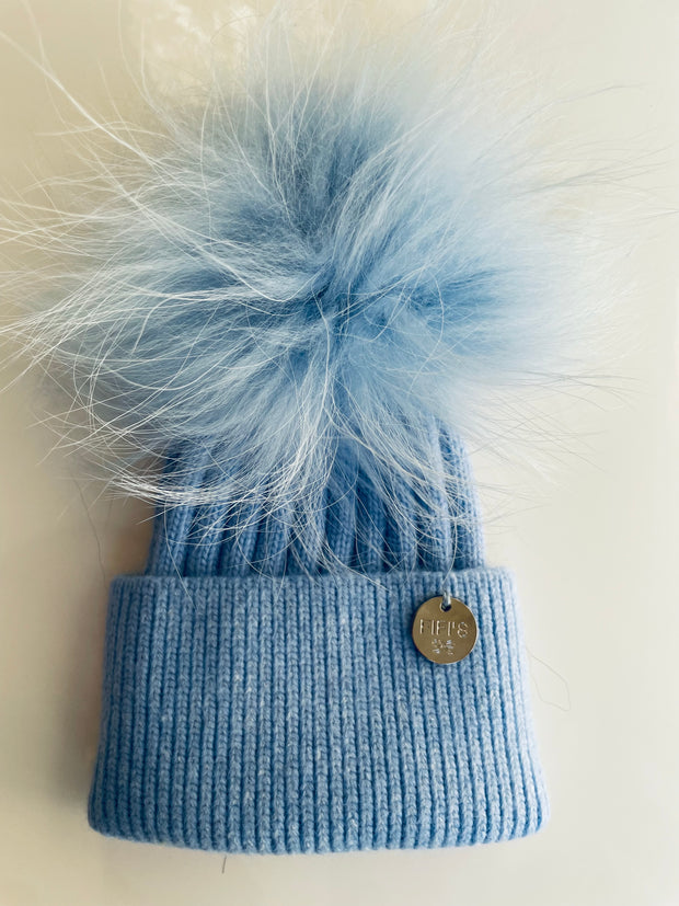 Baby Cashmere single - Baby blue with matching pom